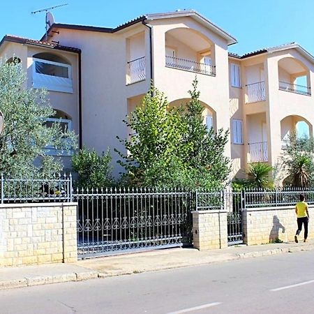 Ferienwohnung House Laura 200M From The Beach And The Center Poreč Exterior foto