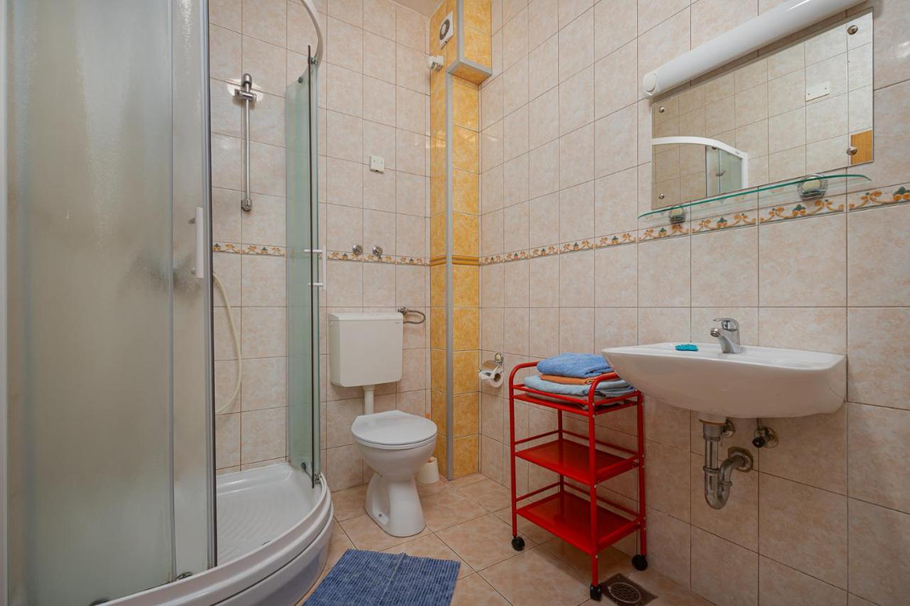 Ferienwohnung House Laura 200M From The Beach And The Center Poreč Exterior foto